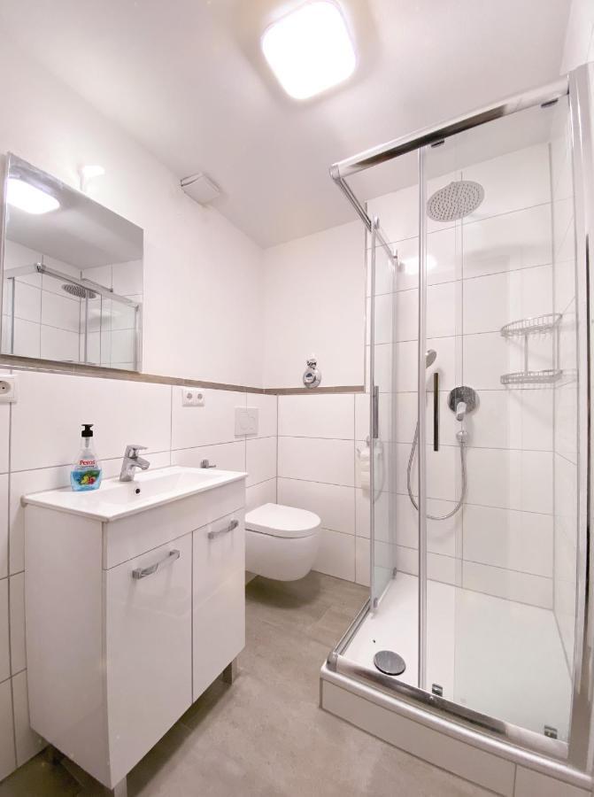 Traumhaftes Privatzimmer In Karlsruhe Bagian luar foto