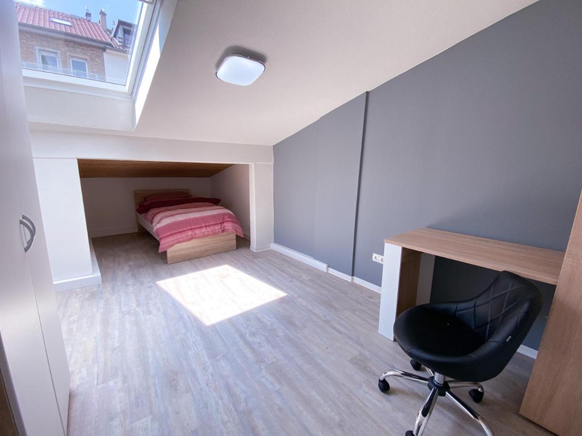 Traumhaftes Privatzimmer In Karlsruhe Bagian luar foto