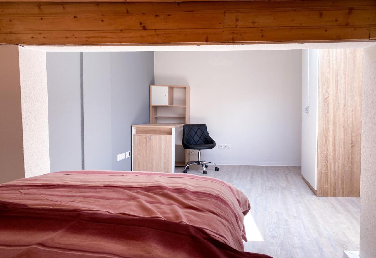 Traumhaftes Privatzimmer In Karlsruhe Bagian luar foto