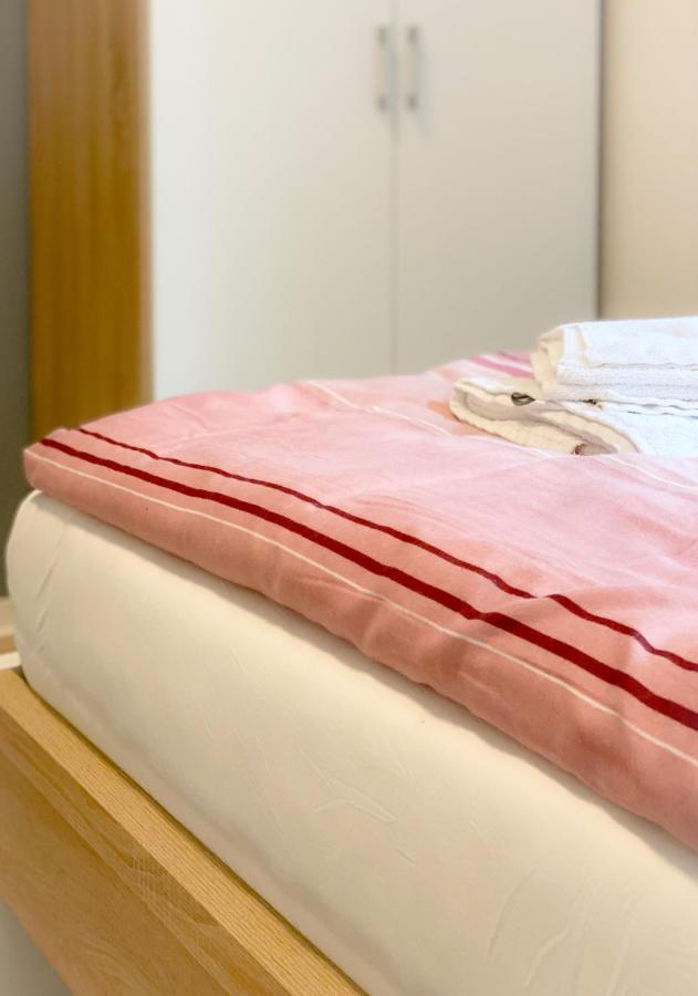 Traumhaftes Privatzimmer In Karlsruhe Bagian luar foto