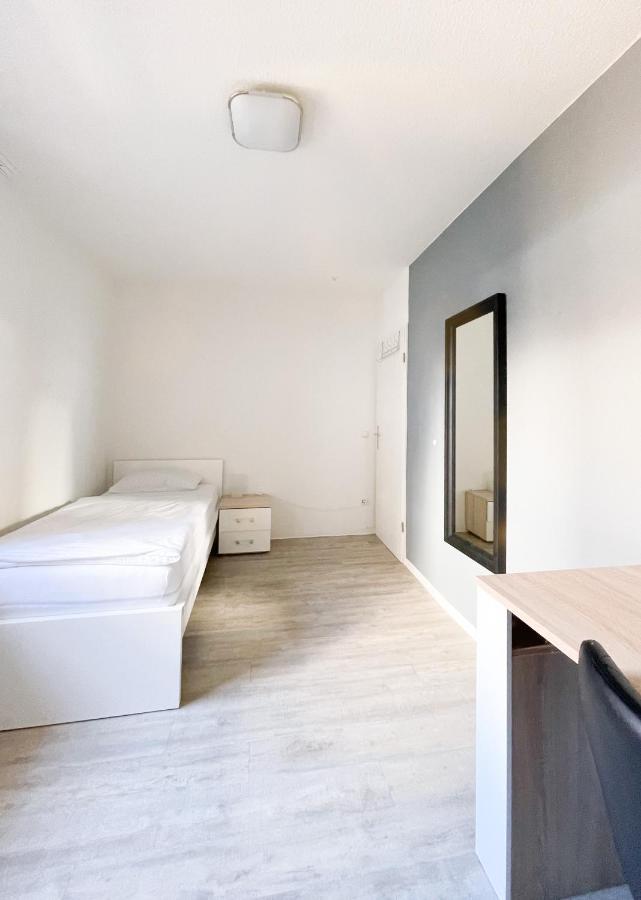Traumhaftes Privatzimmer In Karlsruhe Bagian luar foto