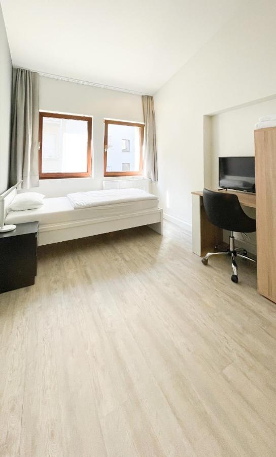 Traumhaftes Privatzimmer In Karlsruhe Bagian luar foto